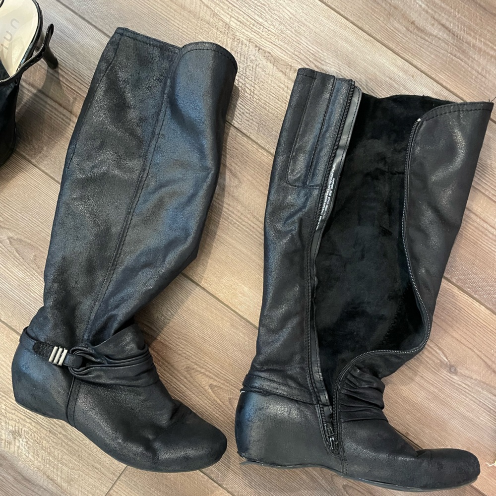 Black BareTraps boots